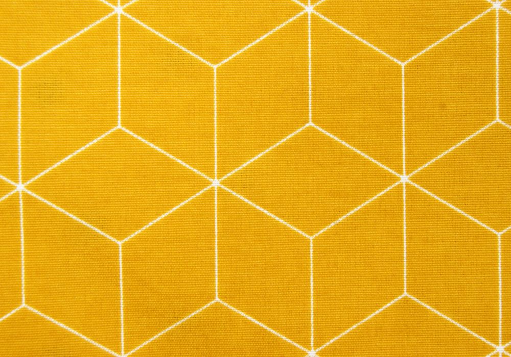 Decoratiestof oker/wit geometrische print
