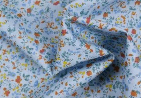 Katoen bedrukt bloemen l-blauw